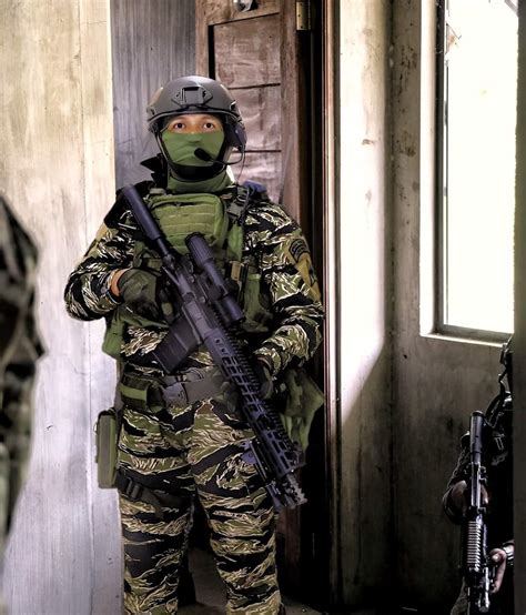 Special Forces Regiment (Airborne) .